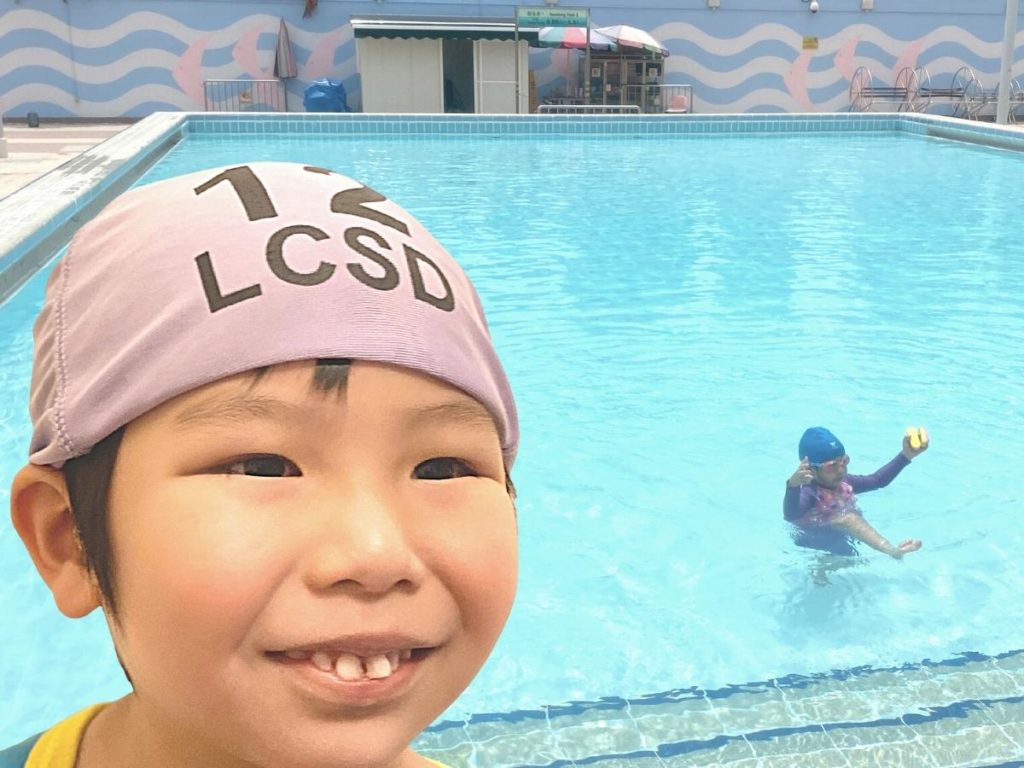 【康文署游泳班】收費$100十堂咁抵｜名額最多是哪一區呢？