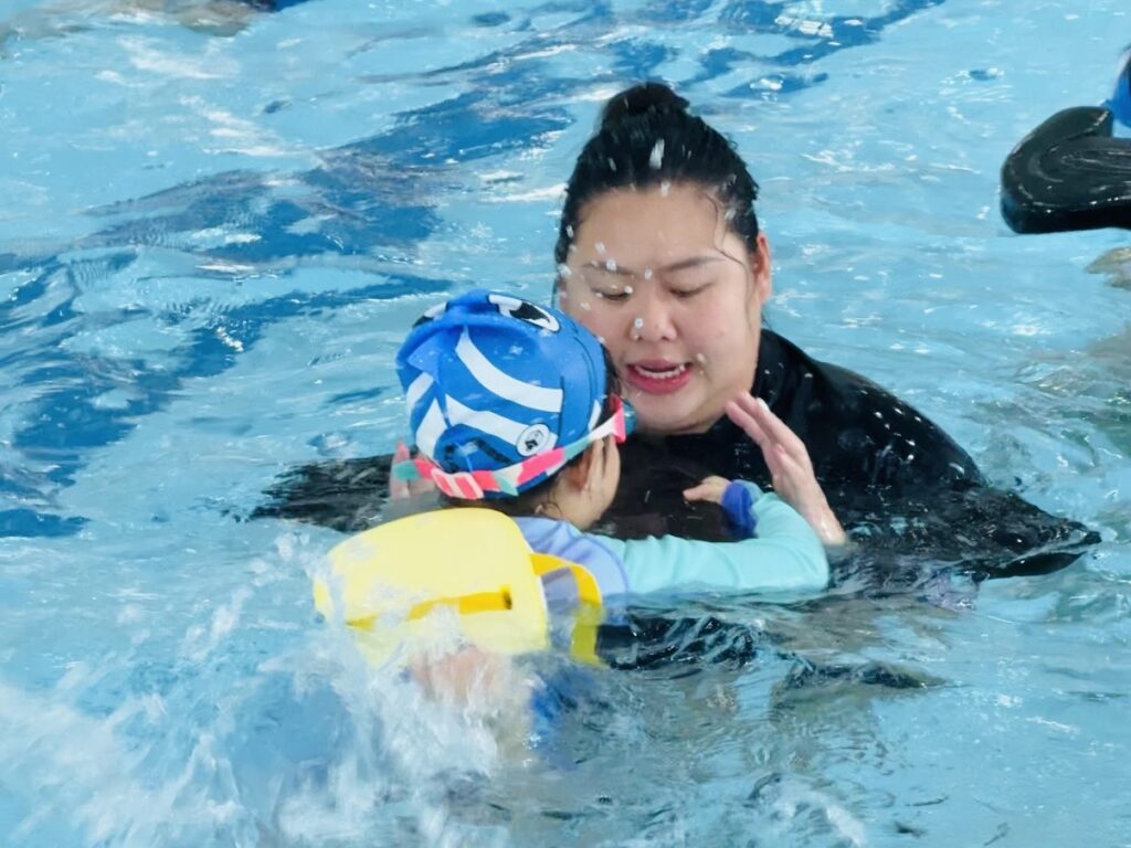 小朋友怕水唔肯落水？5個實用方法幫你慢慢建立信心