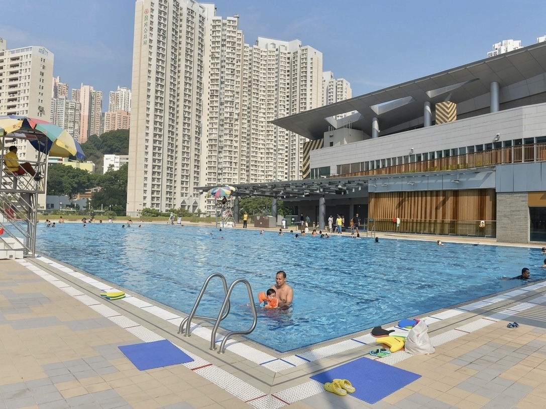觀塘游泳池｜開放時間、設施、交通＋附近游泳班資訊